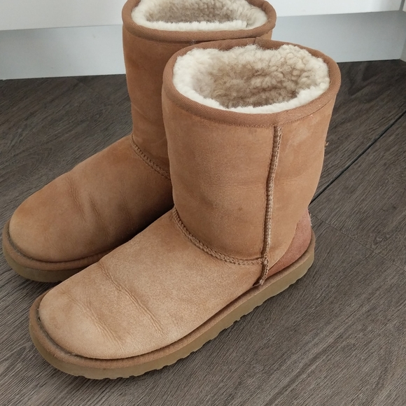 Authentic UGG boots 🤎 - Picture 2 of 11